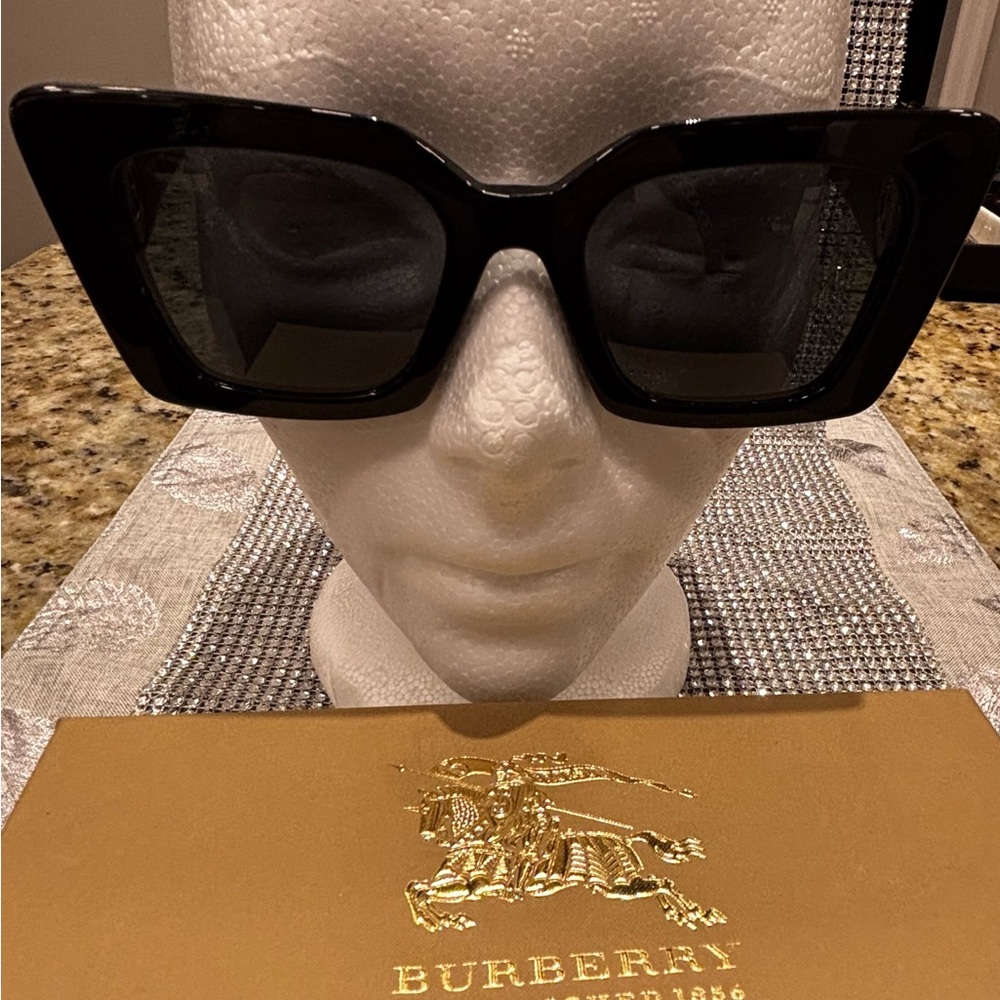 Burberry B4344 col 3001/87 size 51 Black Square Sunglasses